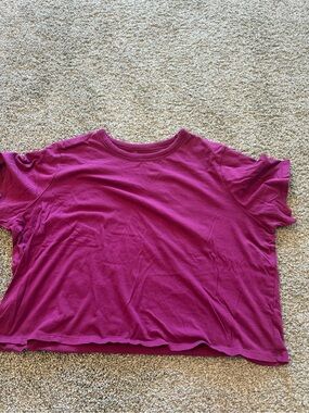 Old Navy Cropped Crewneck Tee in Deep Magenta